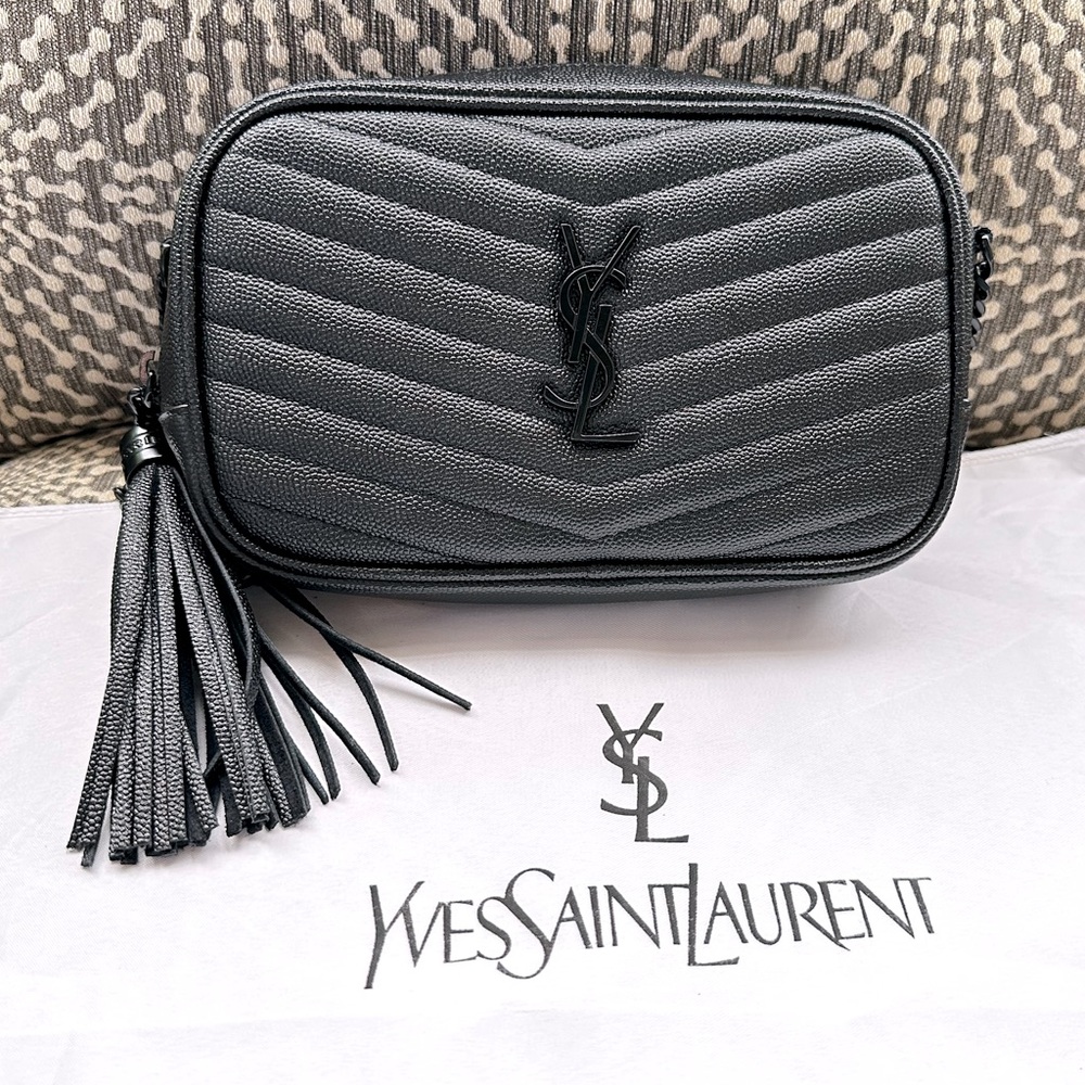 LOU MINI BAG IN QUILTED GRAIN DE POUDRE
EMBOSSED LEATHER